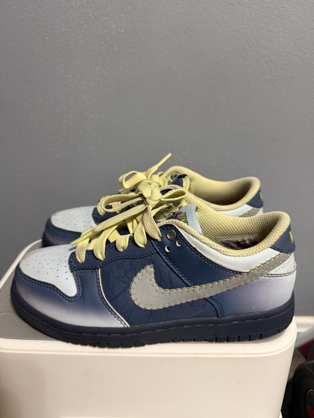 Nike Kids Low Top Sneakers - Navy & Pale Yellow